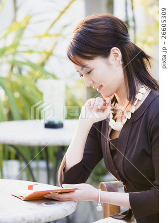 若い女性 26605309