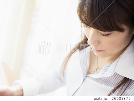 若い女性 若い女性 26605379