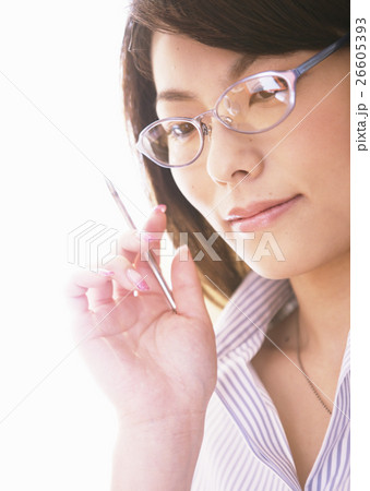 若い女性 若い女性 26605393