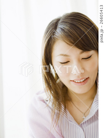 若い女性 若い女性 26605413