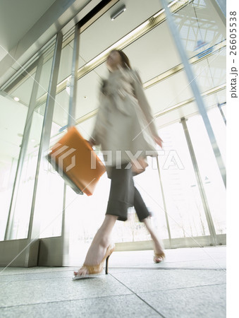 若い女性 26605538