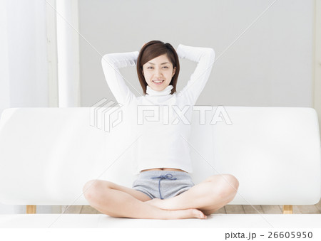 若い女性 26605950