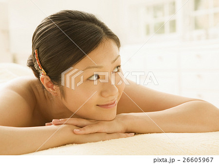 若い女性 若い女性 26605967