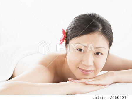 若い女性 26606019
