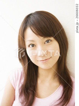 若い女性 26606032