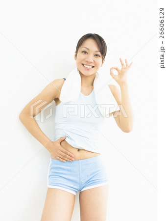 ダイエットをする女性 26606129