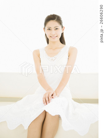 若い女性 若い女性 26606290