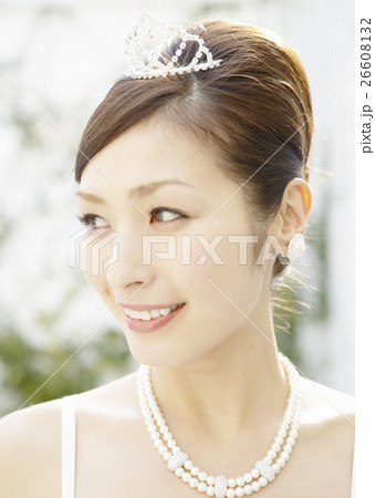 笑顔の新婦 26608132