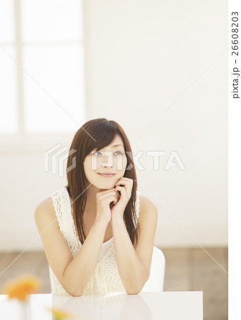若い女性 若い女性 26608203