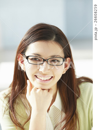 笑顔の女性 26608259