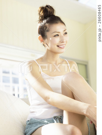 マッサージをする女性 マッサージをする女性 26608465