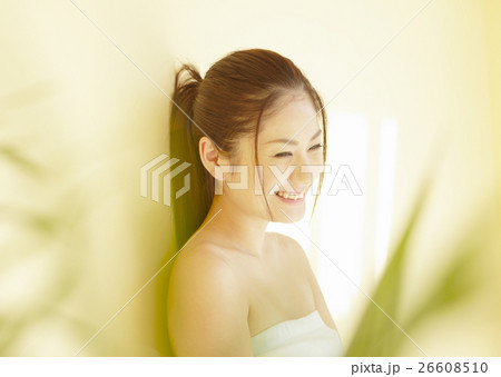 若い女性 若い女性 26608510