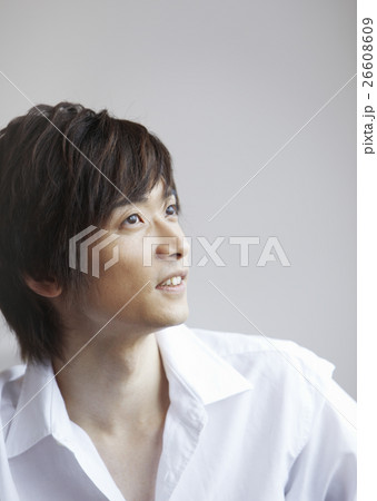 若い男性 若い男性 26608609