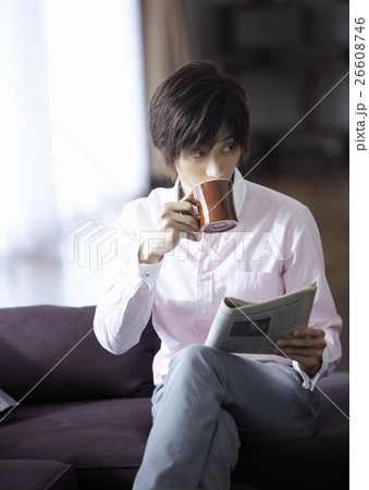 コーヒーを飲む男性 コーヒーを飲む男性 26608746