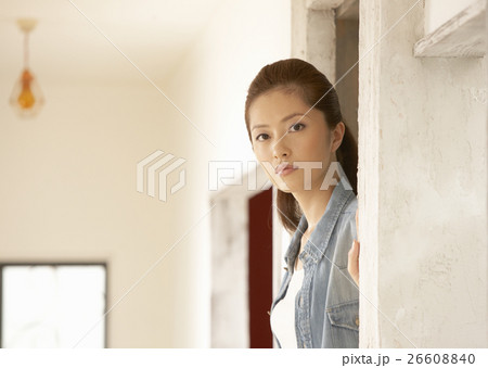 若い女性 26608840