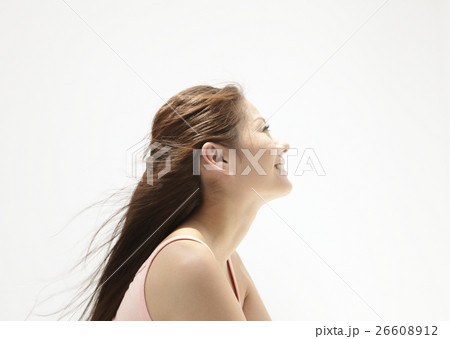 若い女性 若い女性 26608912