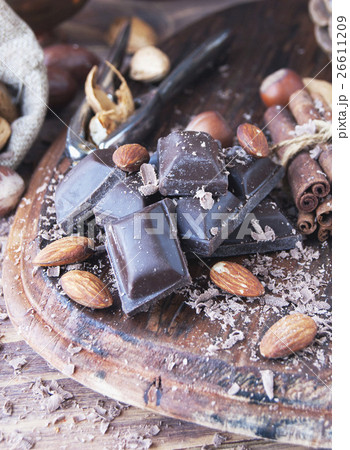pieces of chocolate with nuts and cinnamon 26611209