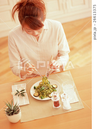 昼食シーン 26613375