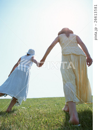 草原の女性 26613581