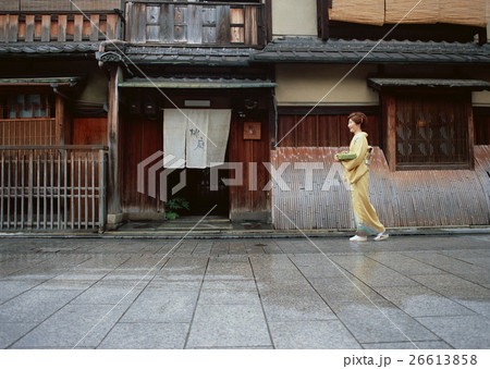 着物の女性 26613858