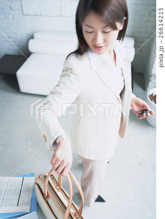 出勤前の女性 出勤前の女性 26614215
