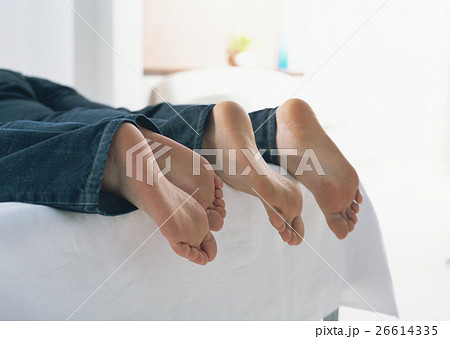 裸足の二人 裸足の二人 26614335