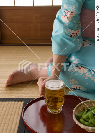 ビールと浴衣の女性 ビールと浴衣の女性 26615036