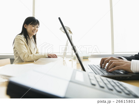 オフィスシーン 26615801