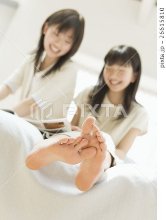 女の子の足の裏 26615810