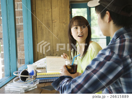 カフェのカップル カフェのカップル 26615889