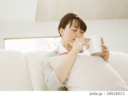 若い女性 26616021