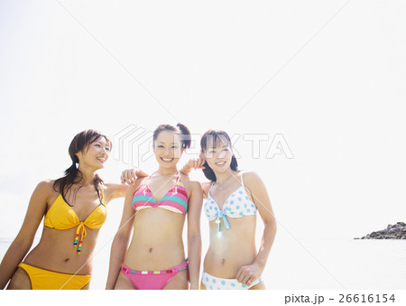 ビーチの女性 26616154