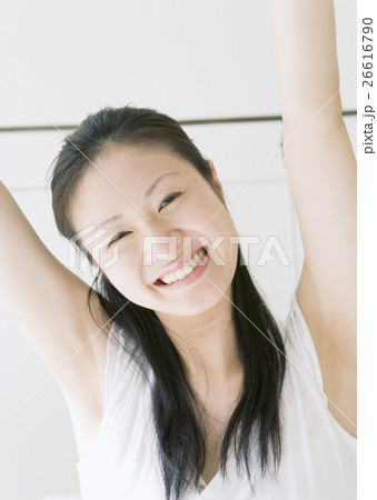 若い女性 若い女性 26616790