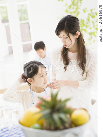 母と娘 26616979