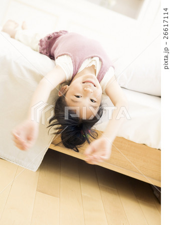 笑顔の女の子 26617114