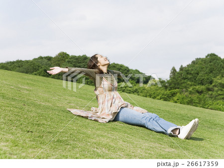 若い女性 若い女性 26617359