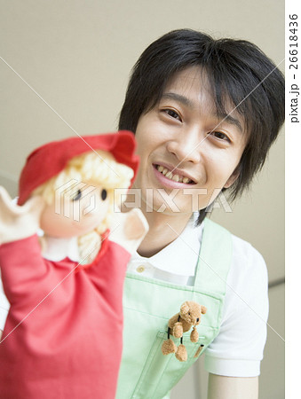 笑顔の保育士 26618436