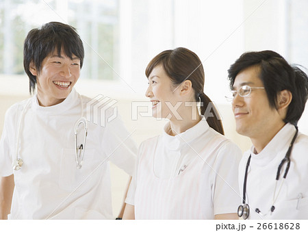 笑顔の医師と看護師 26618628