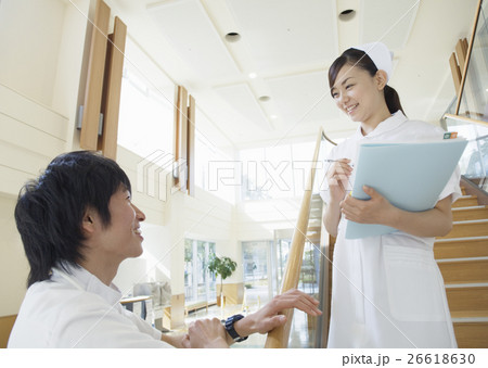 笑顔の看護師 26618630