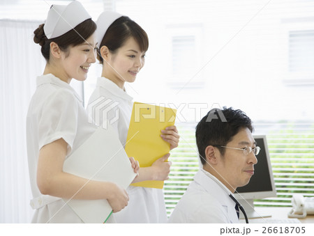 医師と看護師 26618705