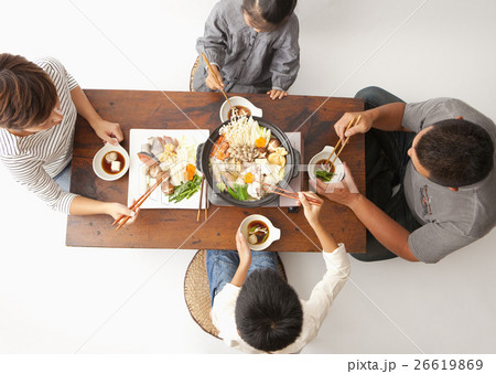 食事をする親子 食事をする親子 26619869