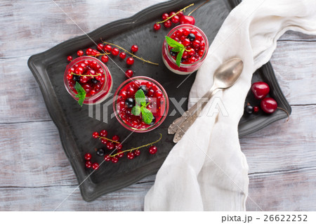 Berry and chia seeds smoothies 26622252