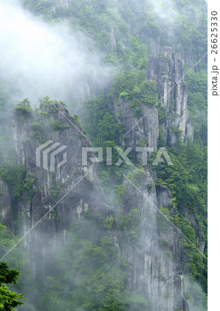 【奈良県　下北山村】雨の石ヤ塔 26625330