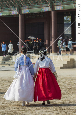 Young girls at Gyeongbokgung Palace of Seoul 26627091