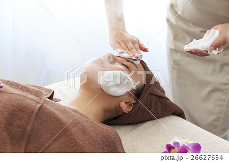 ビューティイメージ フェイシャルエステ洗顔クレンジング施術シーン ビューティイメージ フェイシャルエステ洗顔クレンジング施術シーン 26627634