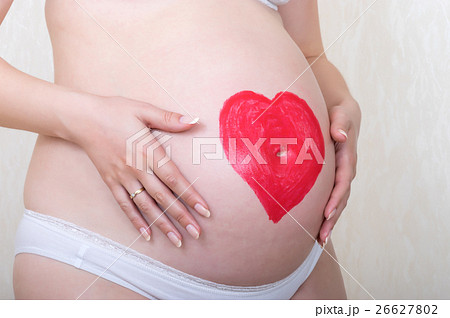 Belly of the expectant mother 26627802