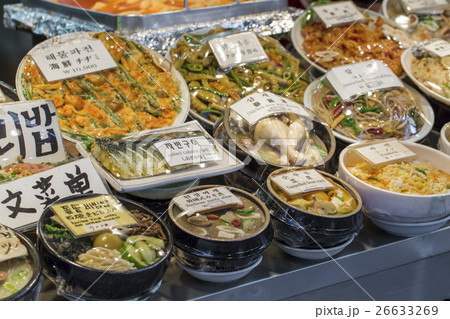 Traditional food market in Seoul, Korea. Traditional food market in Seoul, Korea. 26633269
