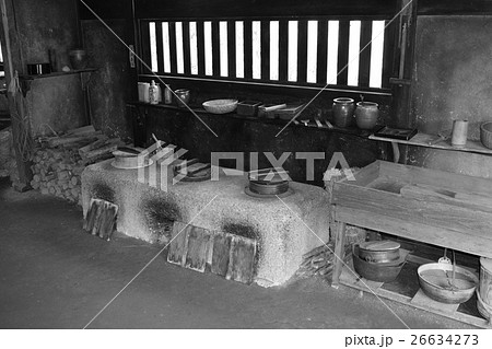 かまど 昔の調理設備 モノクロ 26634273