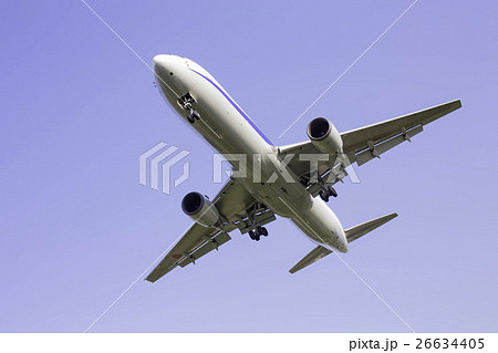 着陸する飛行機 ボーイング767-300 着陸する飛行機 ボーイング767-300 26634405