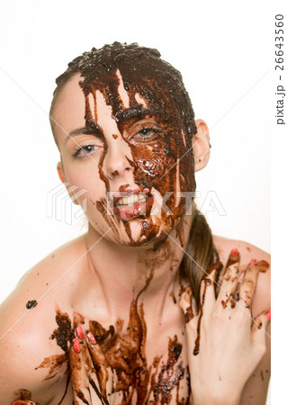 beautiful girl bathed in chocolate 26643560